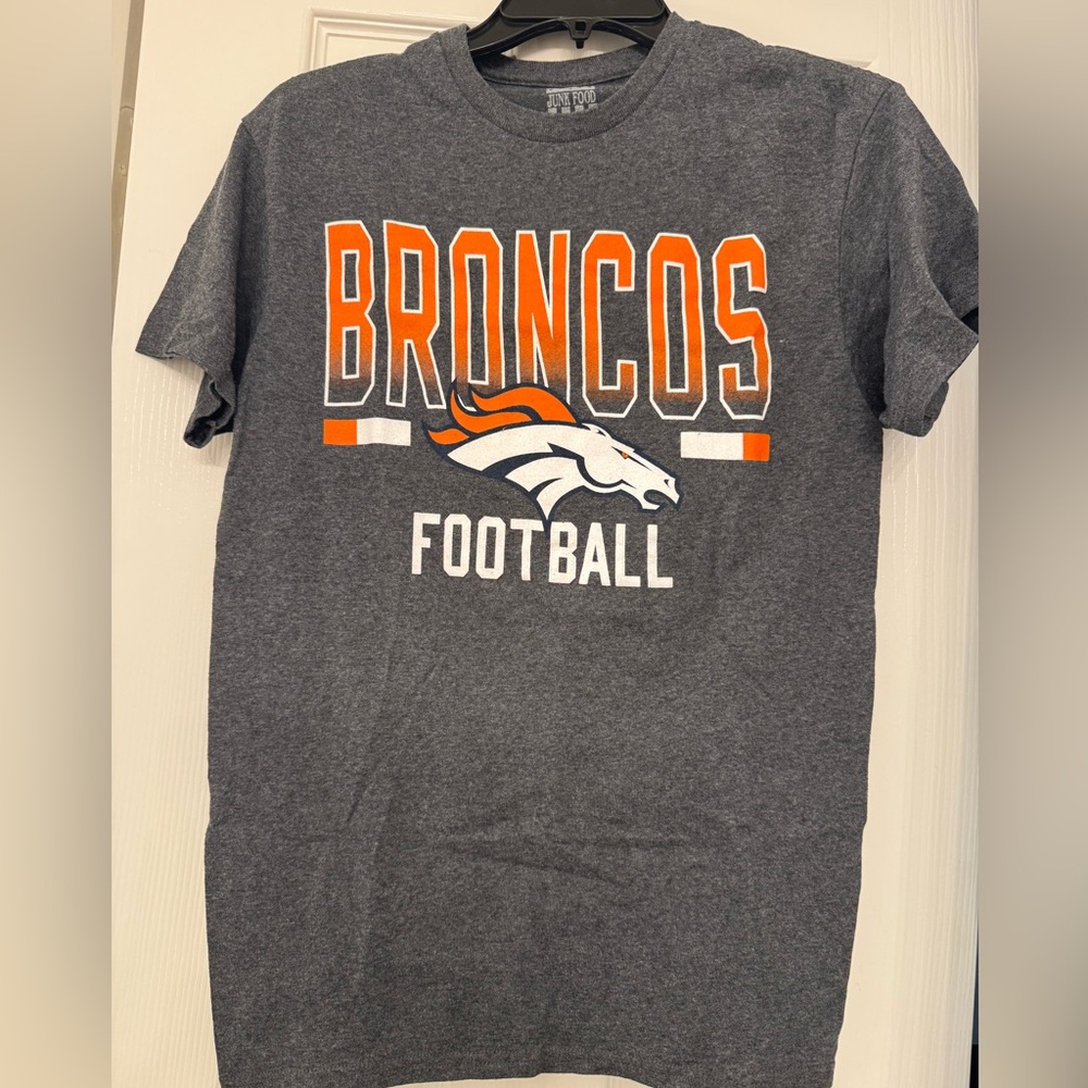 Junk Food Clothing Denver Broncos Football Gray Tee Size S